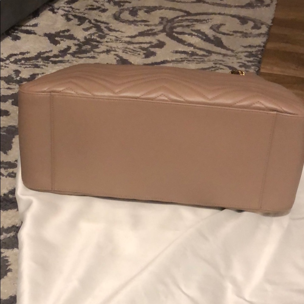Gucci GG Marmont Meduim Matelasse Shoulder Bag. - Picture 10 of 12